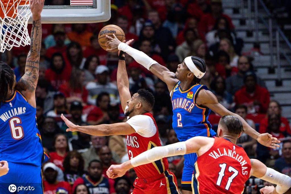 开云下载-上海队完胜步行者，麦科勒姆统治全场  第2张