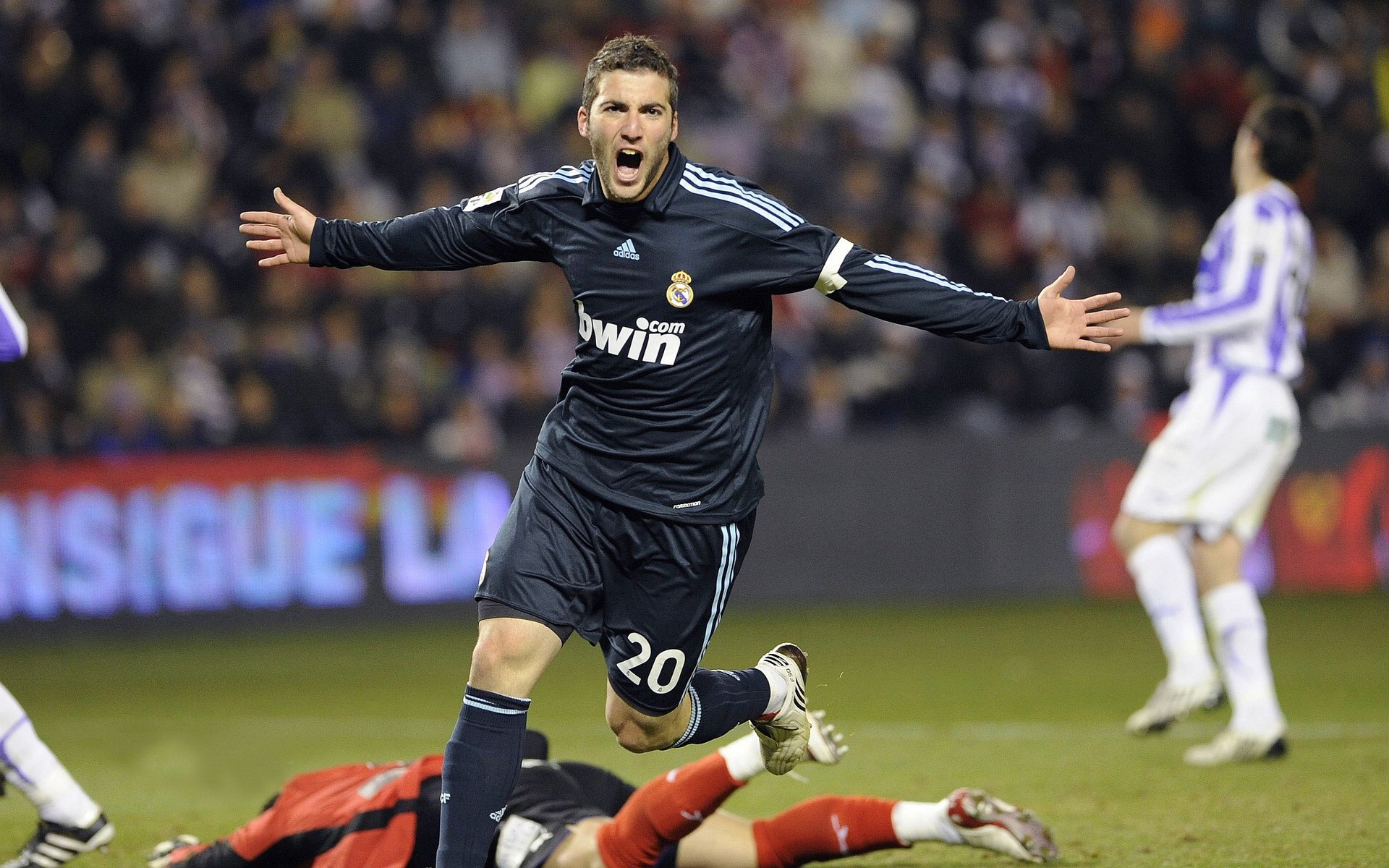 开云体育官方网站-太阳狂胜篮网，范弗利特如何用不可能的投篮改写比赛基因