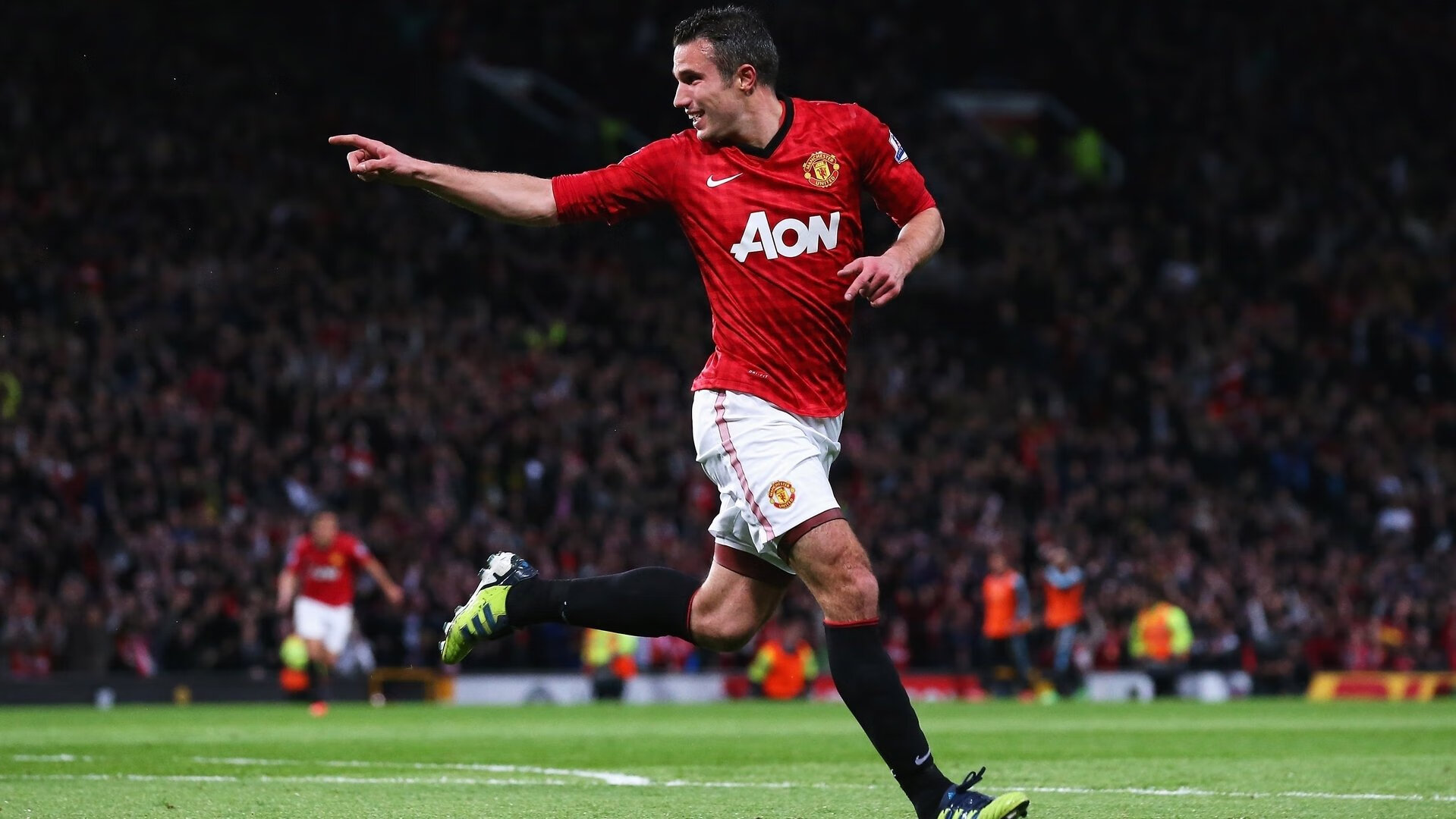 开云官网-F1街道赛之夜，詹姆斯关键制胜，赛道与人生的双重超越