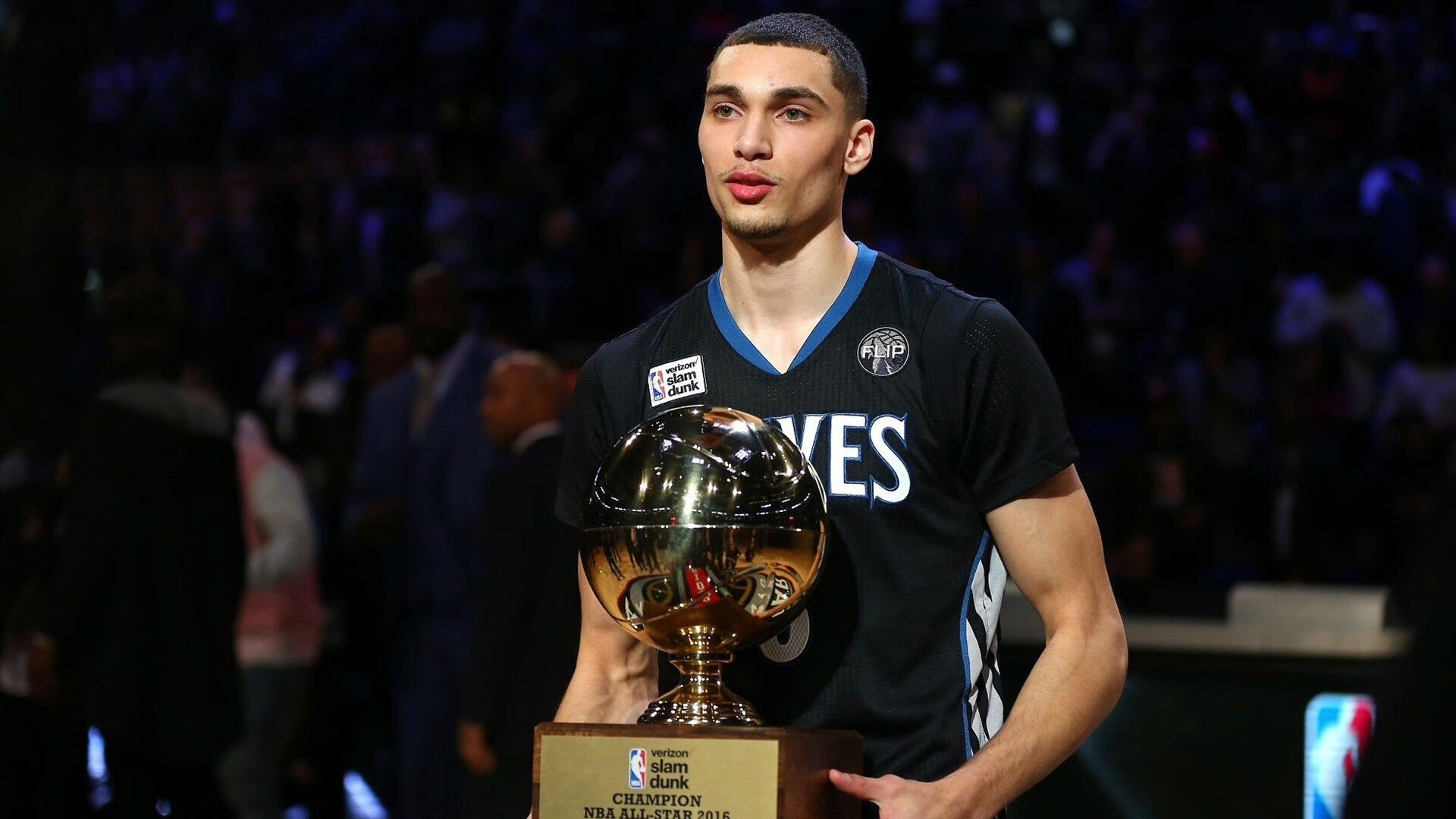 开云体育官方网站-德甲争冠战焦点战，爵士连续得分压制篮网，体育之夜的激情交响