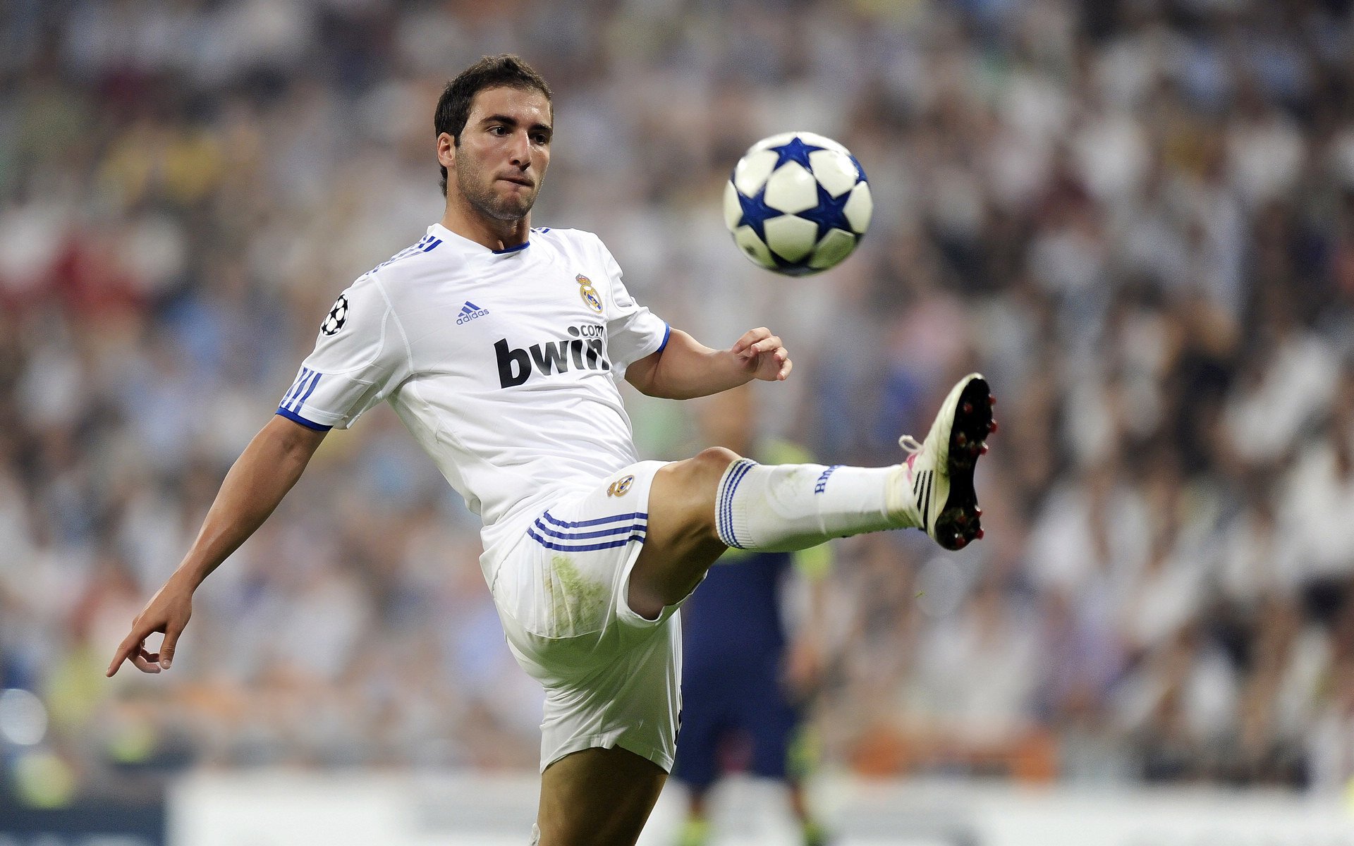 开云体育-范戴克赛后评分拉满，瑞士碾压加纳，足球场上的降维打击与体系神话  第2张